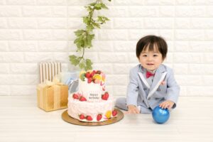 誕生日ケーキと男の子