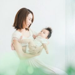 赤ちゃんもママも幸せになる!新生児期のお世話をスキンシップで楽しくする方法