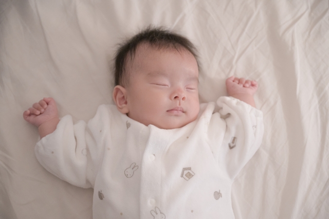 寝ている赤ちゃん