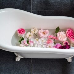 沐浴にはベビーバスがあると断然ラクに！タイプ別に使いやすさを比較！