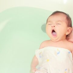 沐浴は怖い！？気を付けるべきポイントを押さえて赤ちゃんを気持ちよく洗おう