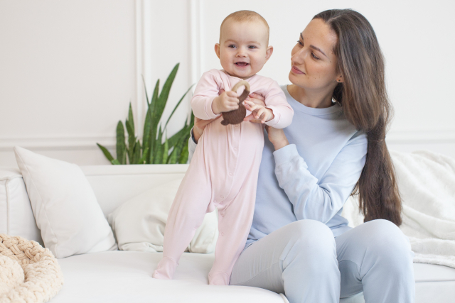 赤ちゃんと母親