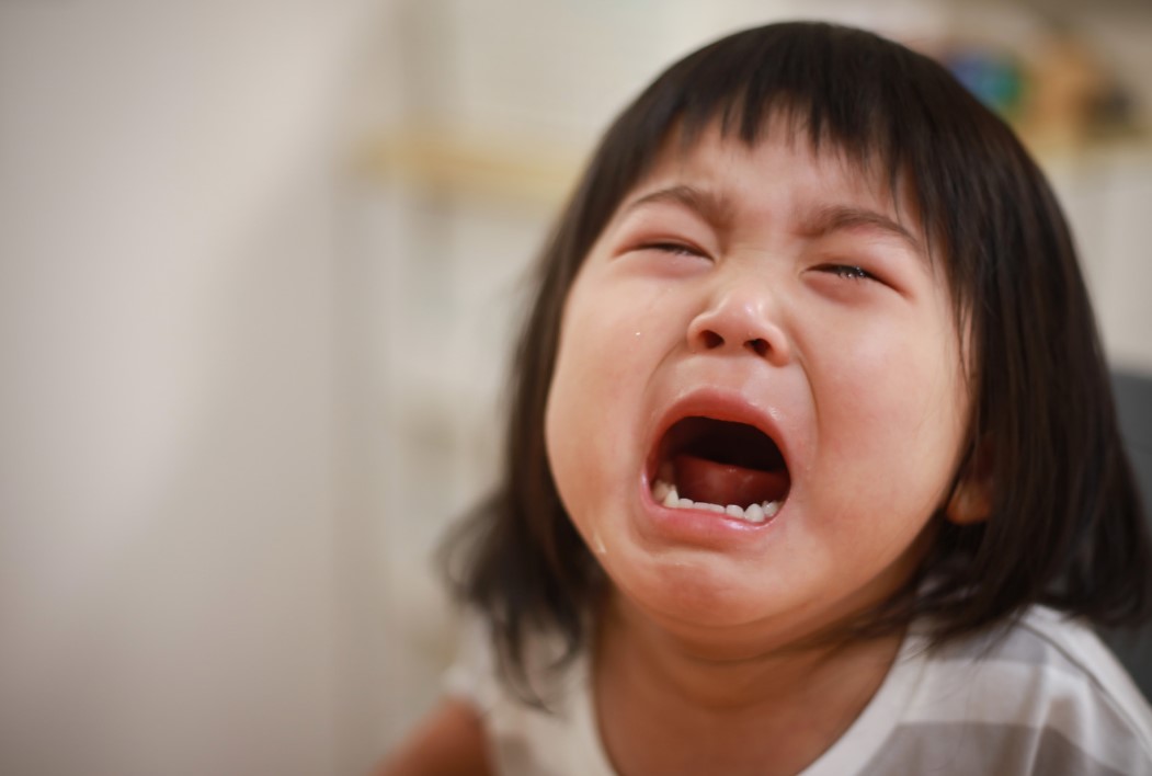泣く女の子