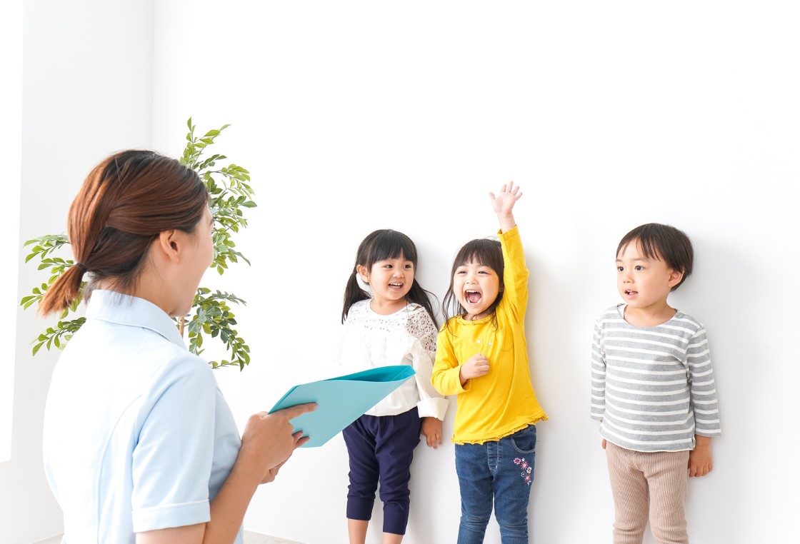 看護師と3人の子供たち