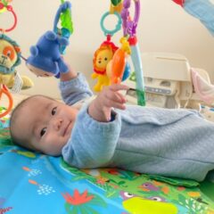 運動能力も五感も育つ！ベビージムは新生児から遊べる最高のおもちゃ