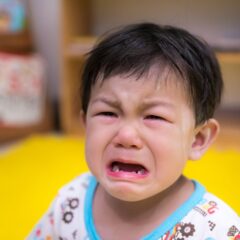 こっちが泣きたい！イヤイヤ期の乗り越え方7選