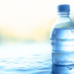 粉ミルクの調乳に最適な水は？ミネラルウォーターって使ってもいいの？