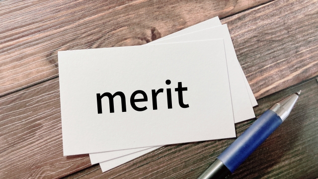 meritと書かれた紙