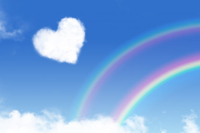 虹とハート型の雲