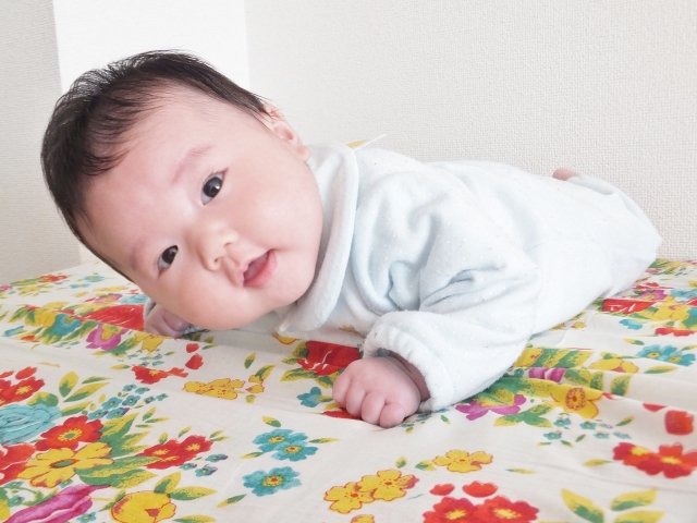 うつぶせの赤ちゃん