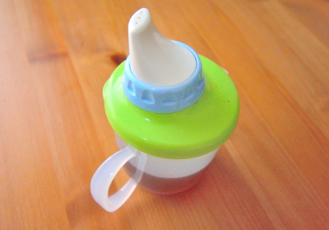 赤ちゃん用マグ