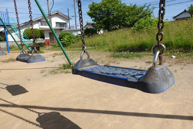 公園のブランコ