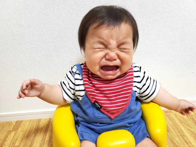 泣いている赤ちゃん