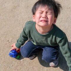 子どもの「ママがいい!」はなぜ?いつまで続く?対処法とパパがやるべきこと