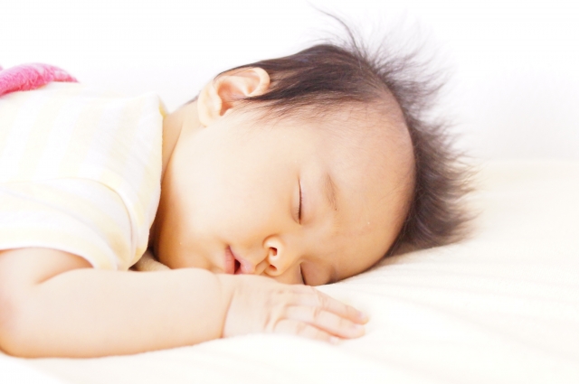 寝ている赤ちゃん