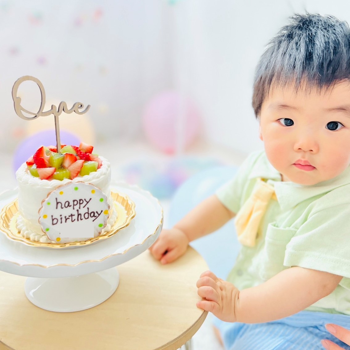 1歳誕生日ケーキと男の子