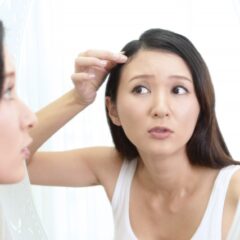 【産後の抜け毛】いつまで続く？抜け毛が起こる原因を知ろう