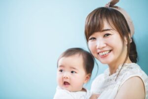笑顔のママと赤ちゃん