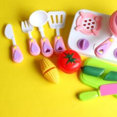 おままごとは最高の知育遊び！夢中になって育つ力とは