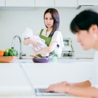 これって産後のガルガル期？いつまで続く？乗り越え方と先輩ママの経験談