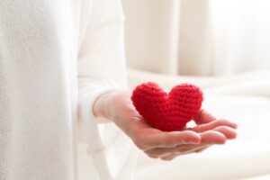 手に乗っているハート